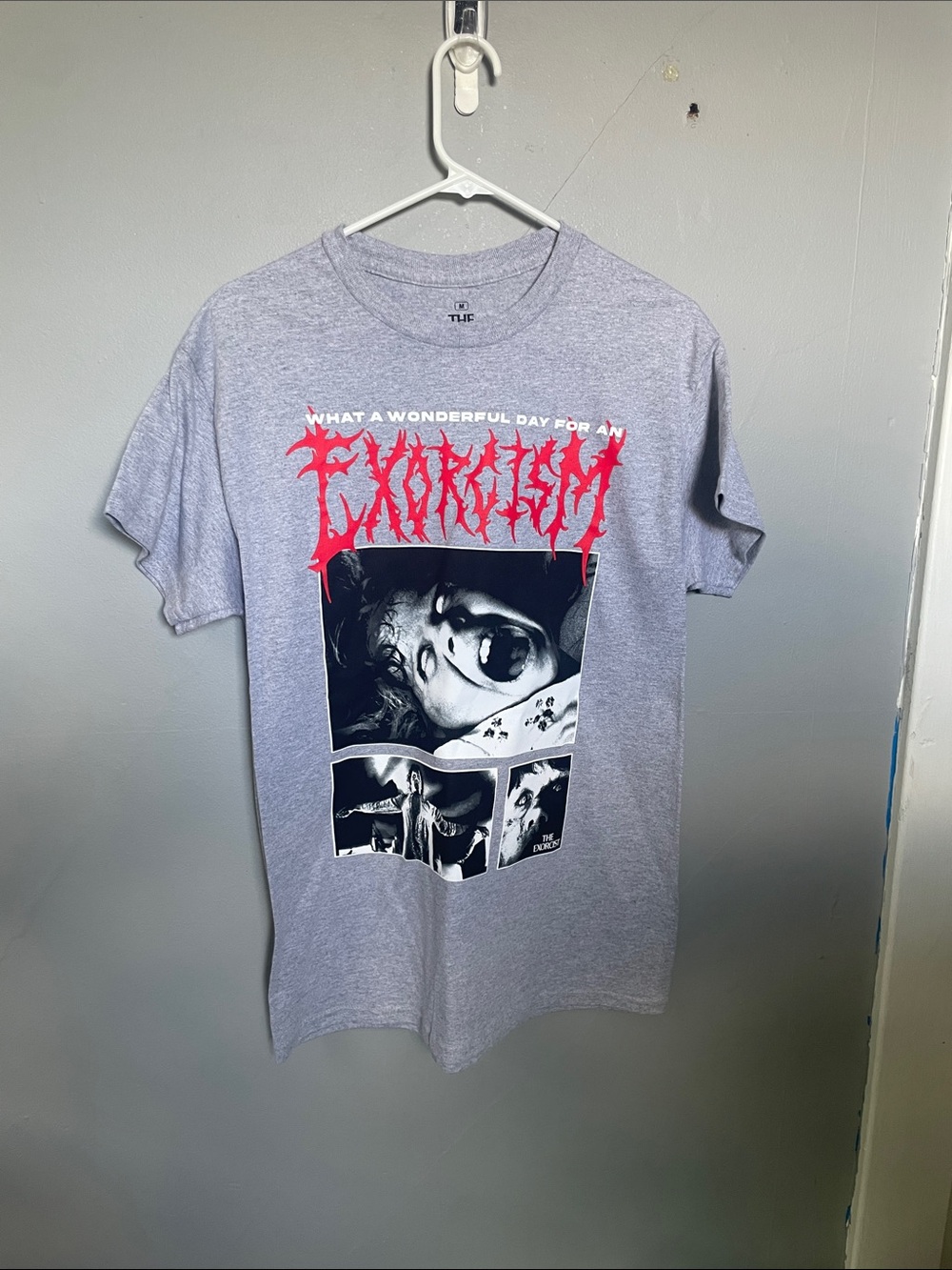 The Exorcist Men’s M Graphic Horror movie gray t shirt scary Halloween